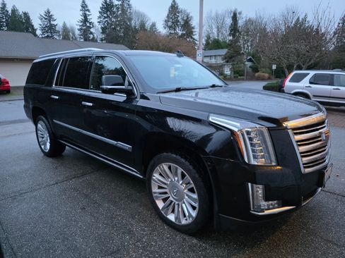 Used 2020 Cadillac Escalade ESV Platinum image 10