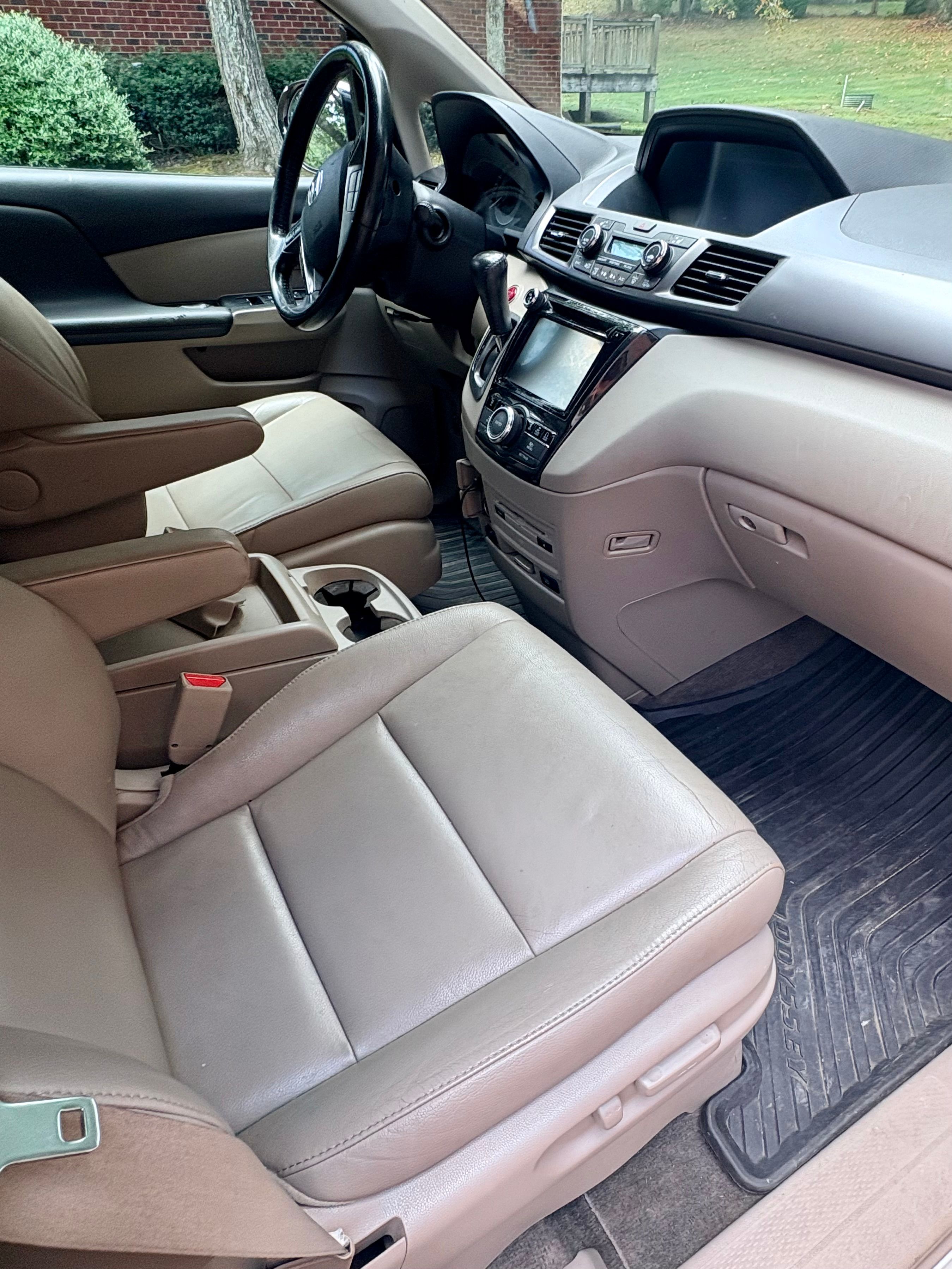 Used 2014 Honda Odyssey Touring Elite image 10