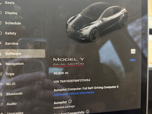 Used 2022 Tesla Model Y Performance image 11