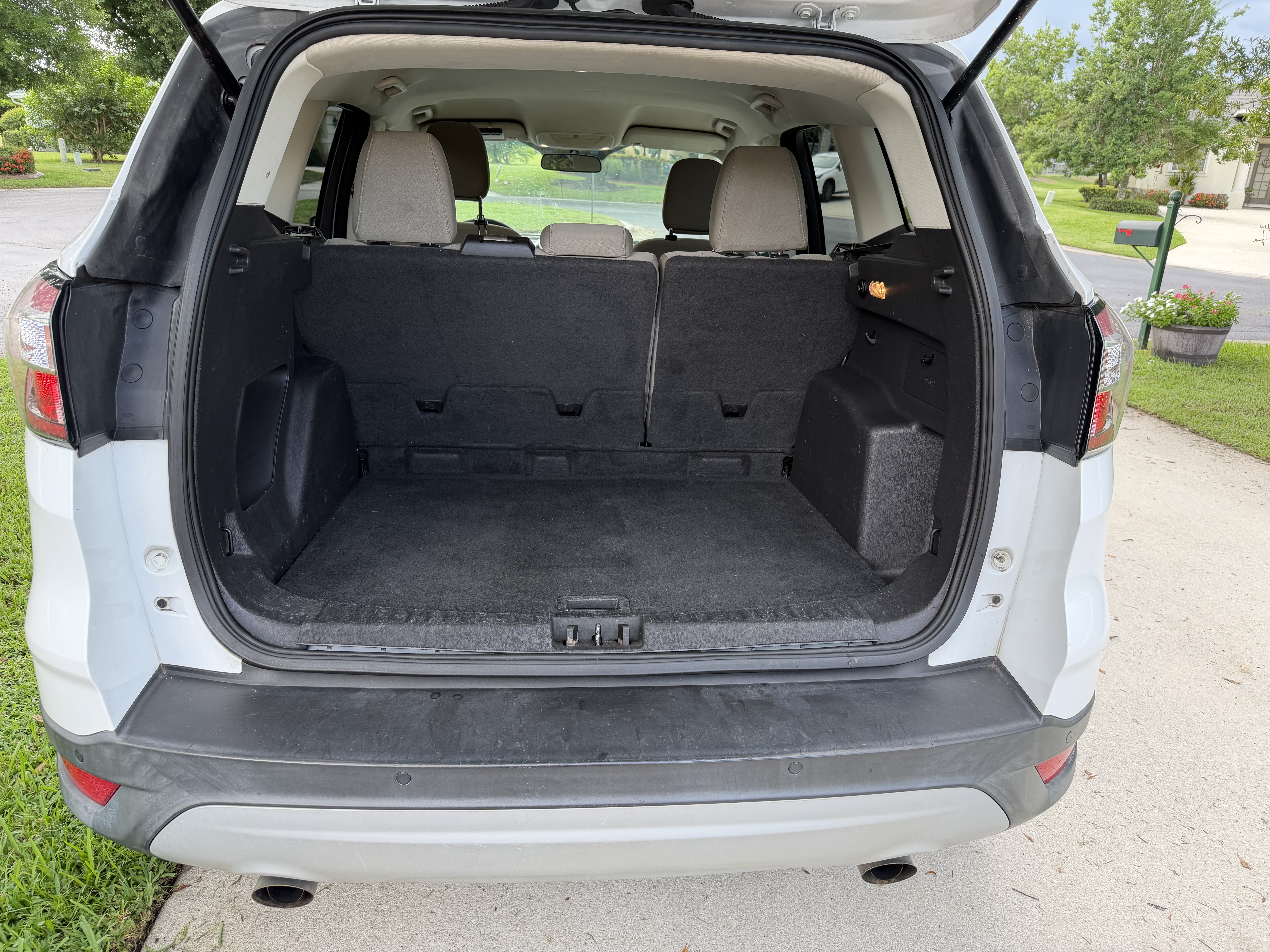 Used 2018 Ford Escape SE FWD image 12