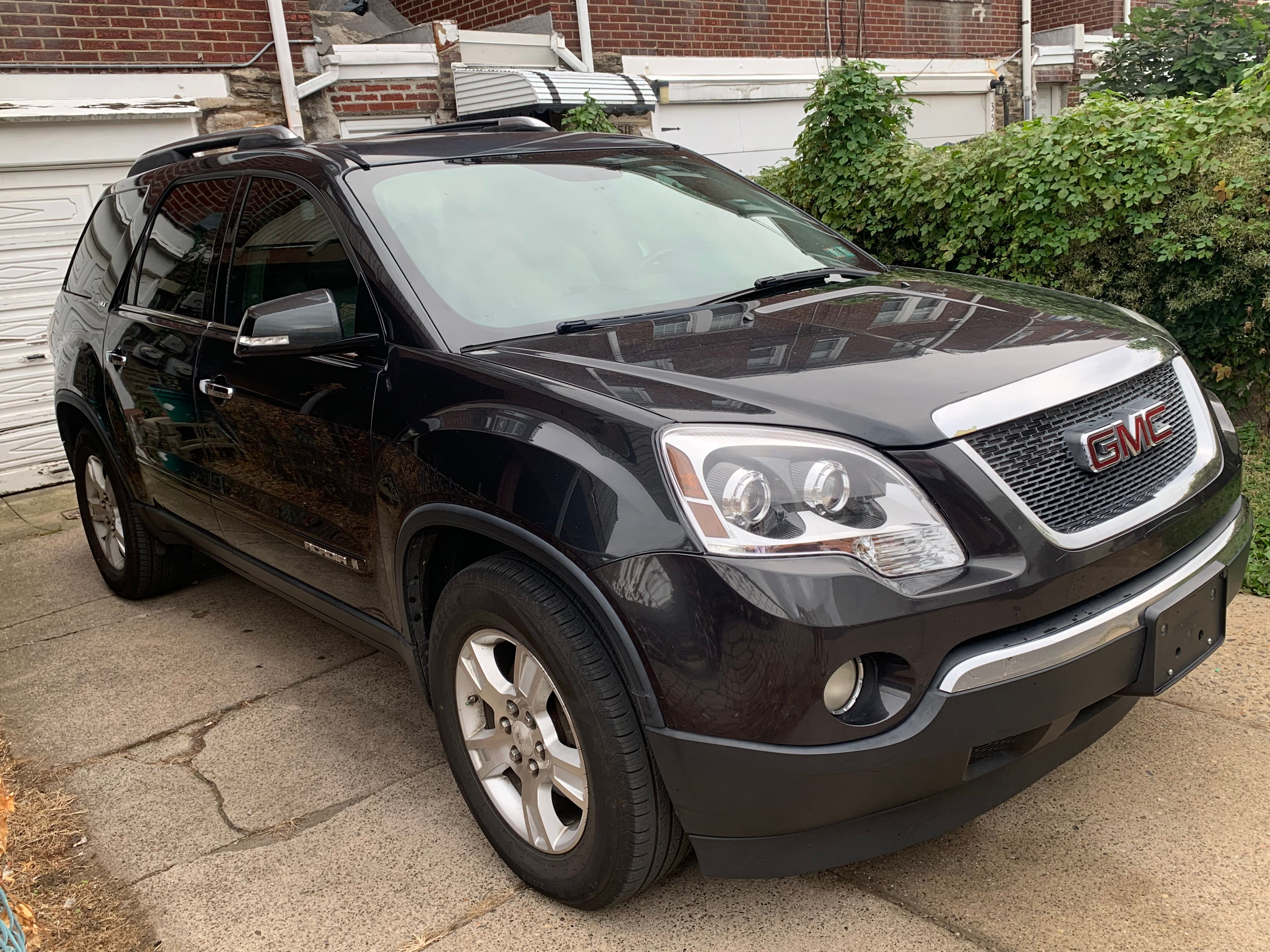 Used 2007 GMC Acadia SLT w/ Convenience Package FWD image 1