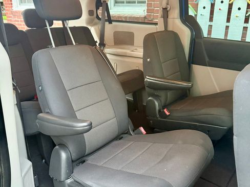 Used 2008 Dodge Grand Caravan SE image 4