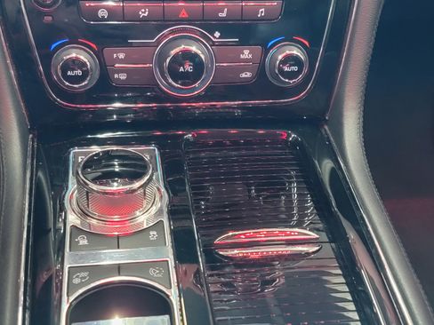 Used 2016 Jaguar XJ Supercharged image 11