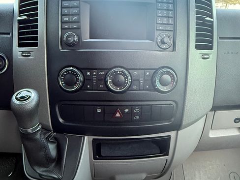 Used 2014 Mercedes-Benz Sprinter 2500 image 10