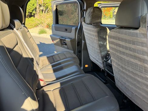Used 2004 HUMMER H2 image 4