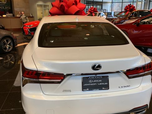 Used 2018 Lexus LS 500 F Sport w/ Accessory Package (Z2) RWD image 9