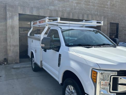 Used 2017 Ford F250 XLT image 4