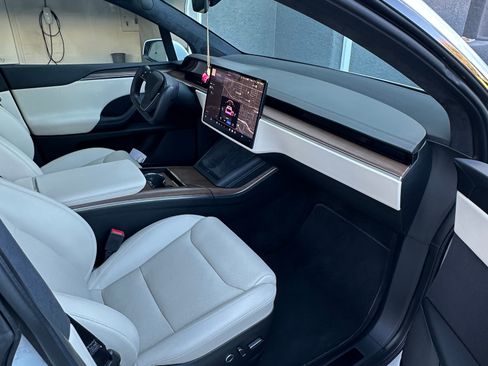 Used 2023 Tesla Model X image 12