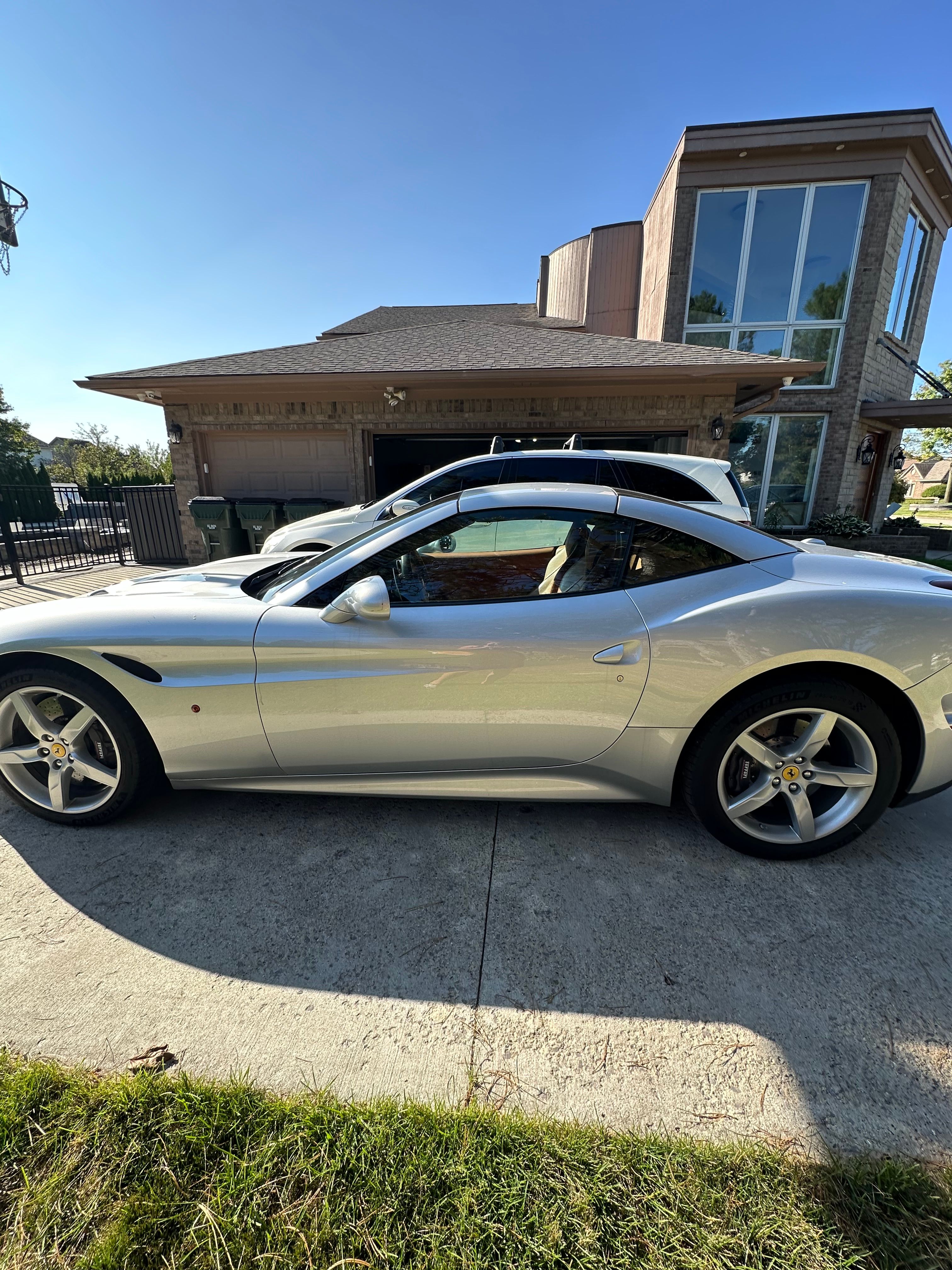 Used 2015 Ferrari California T RWD image 12