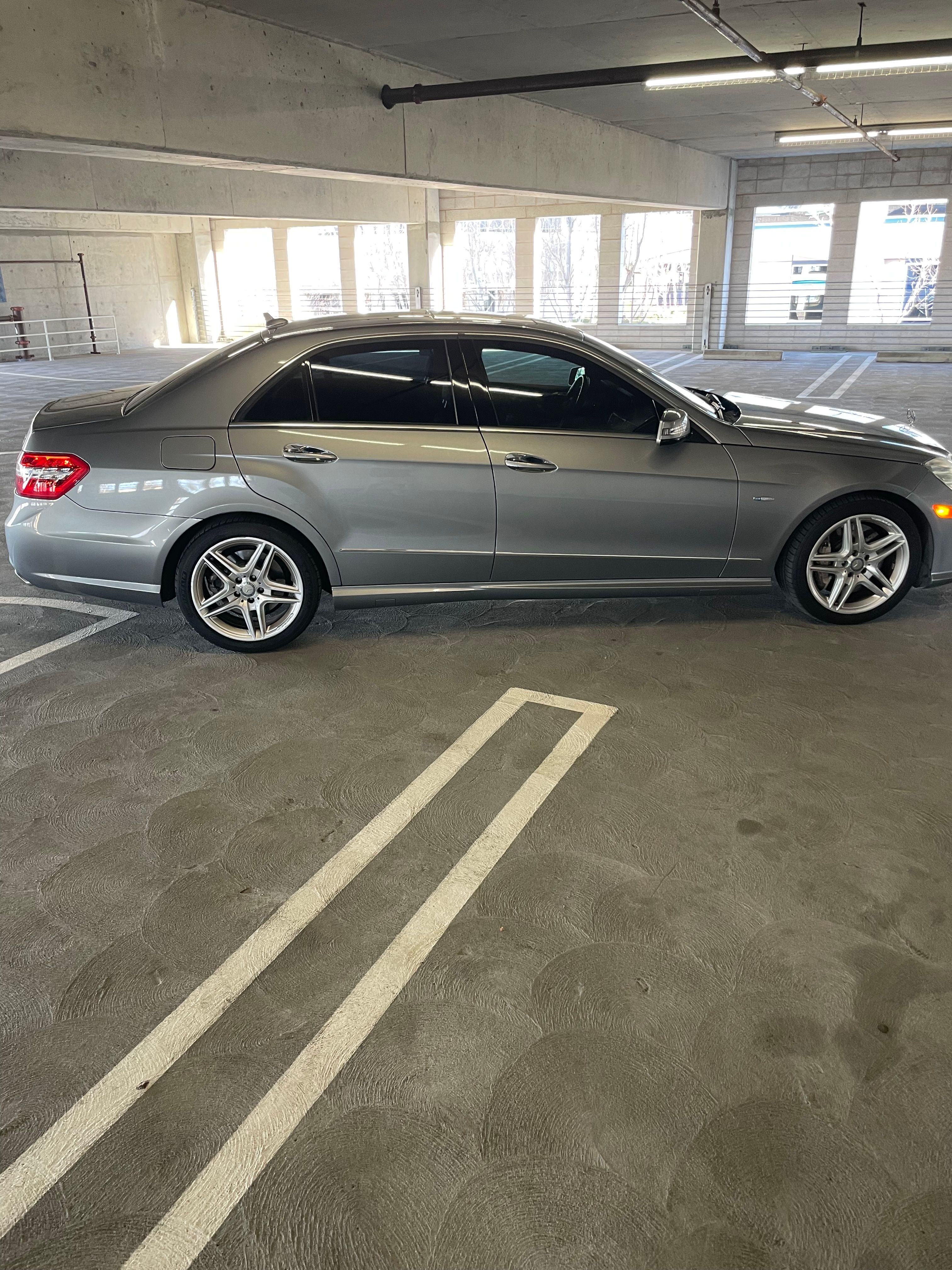 Used 2012 Mercedes-Benz E 550 4MATIC Sedan image 6