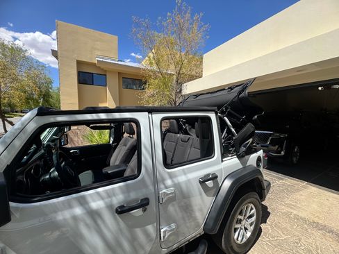 Used 2023 Jeep Wrangler Unlimited Sport AWD/4WD image 4