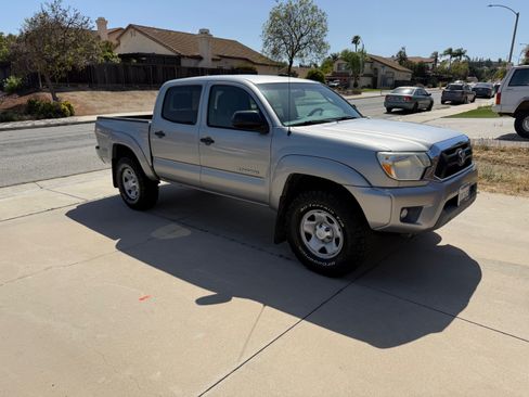 Used 2014 Toyota Tacoma 4x4 Double Cab w/ SR5 Package image 1