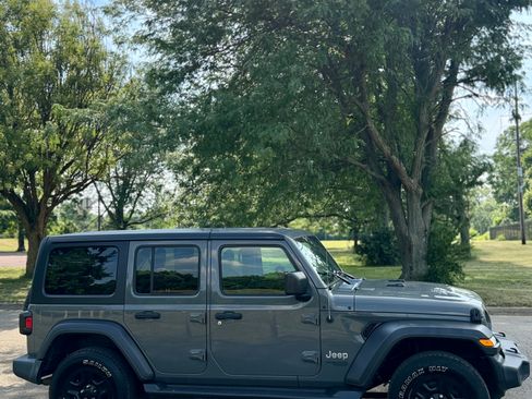 Used 2018 Jeep Wrangler Unlimited Sport AWD/4WD image 8