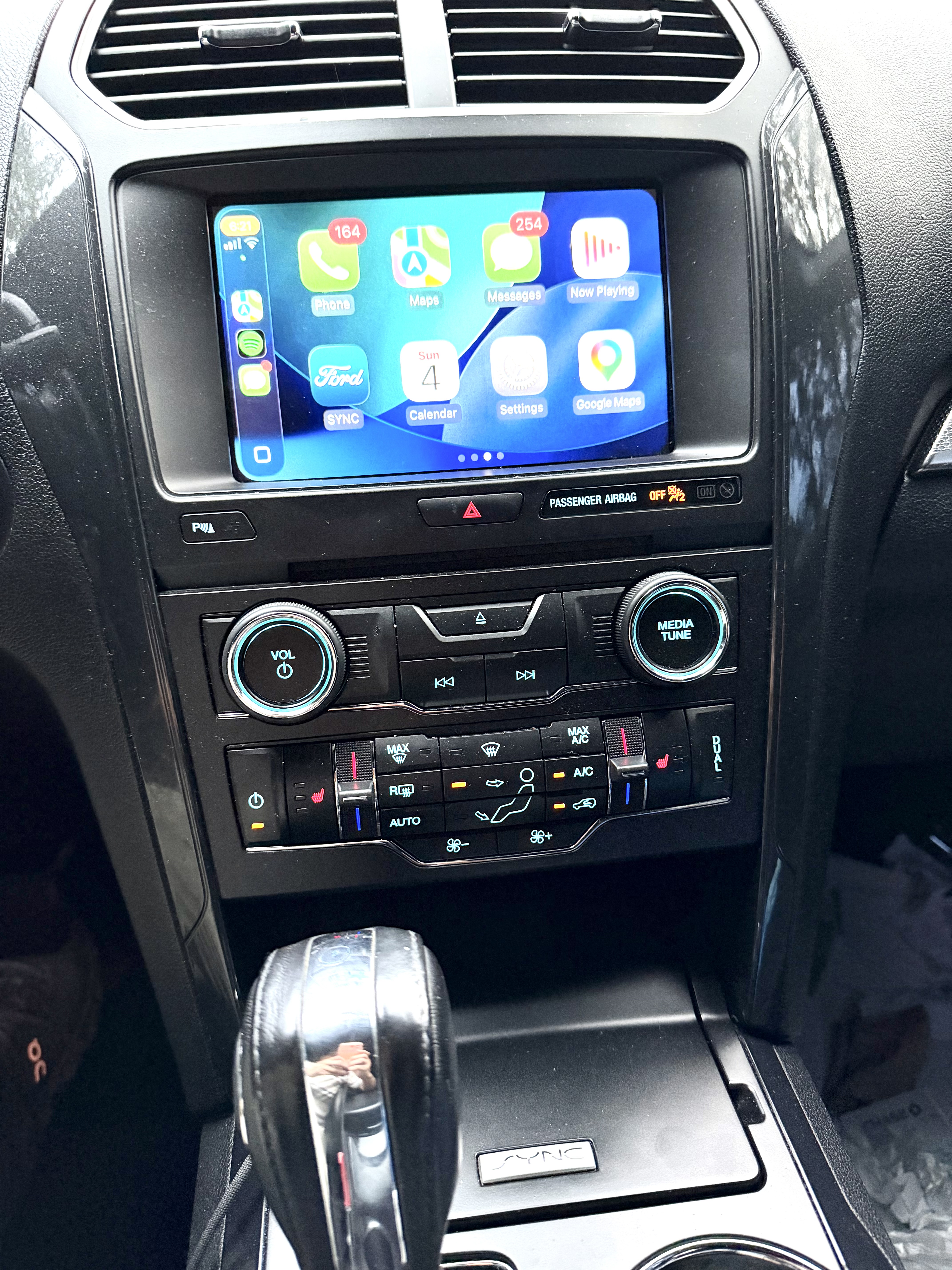 Used 2018 Ford Explorer XLT w/ Equipment Group 202A FWD image 14