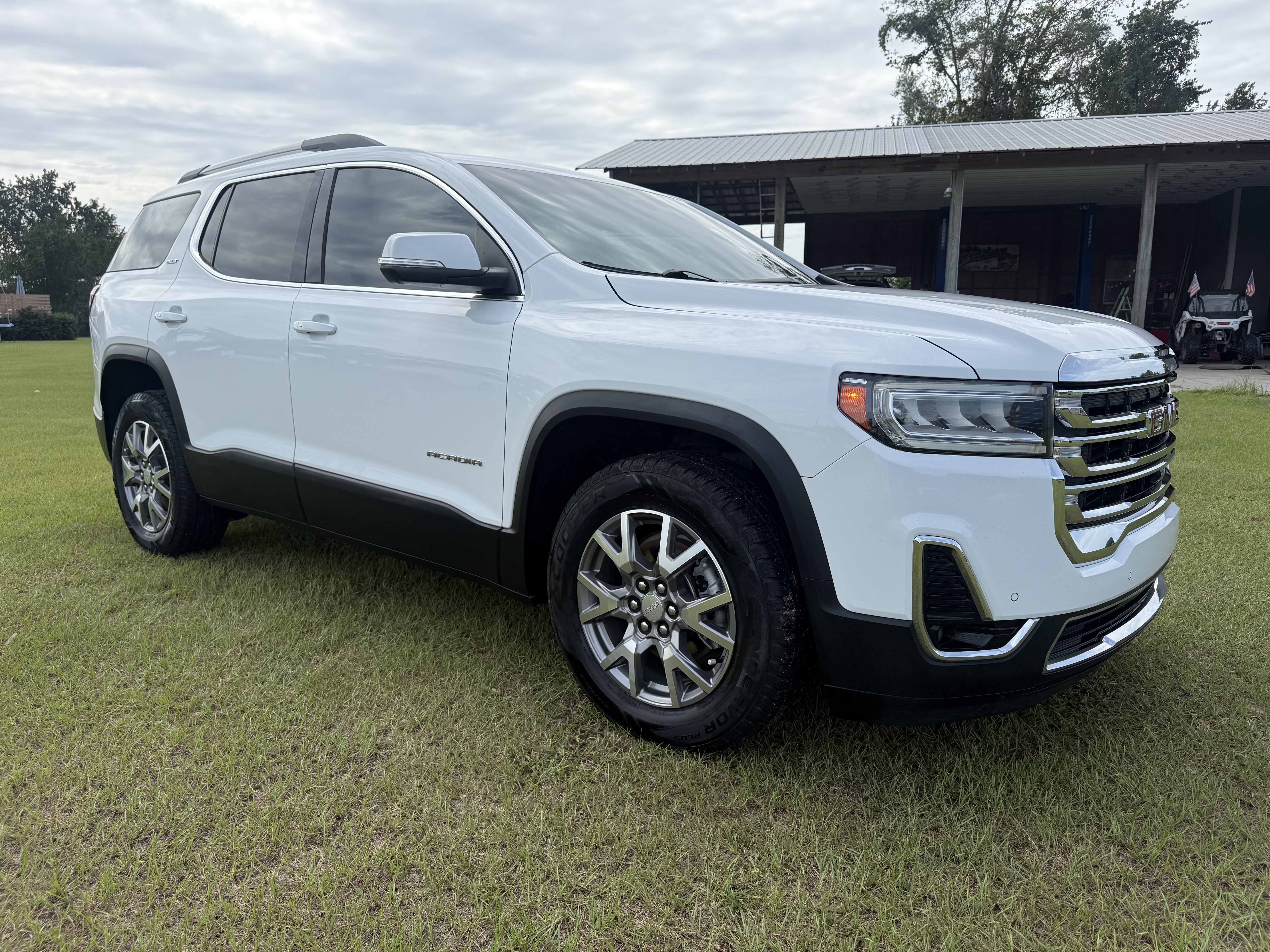 Used 2021 GMC Acadia SLT w/ Technology Package FWD image 1