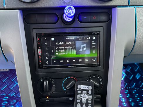 Used 2007 Ford Mustang Premium image 2