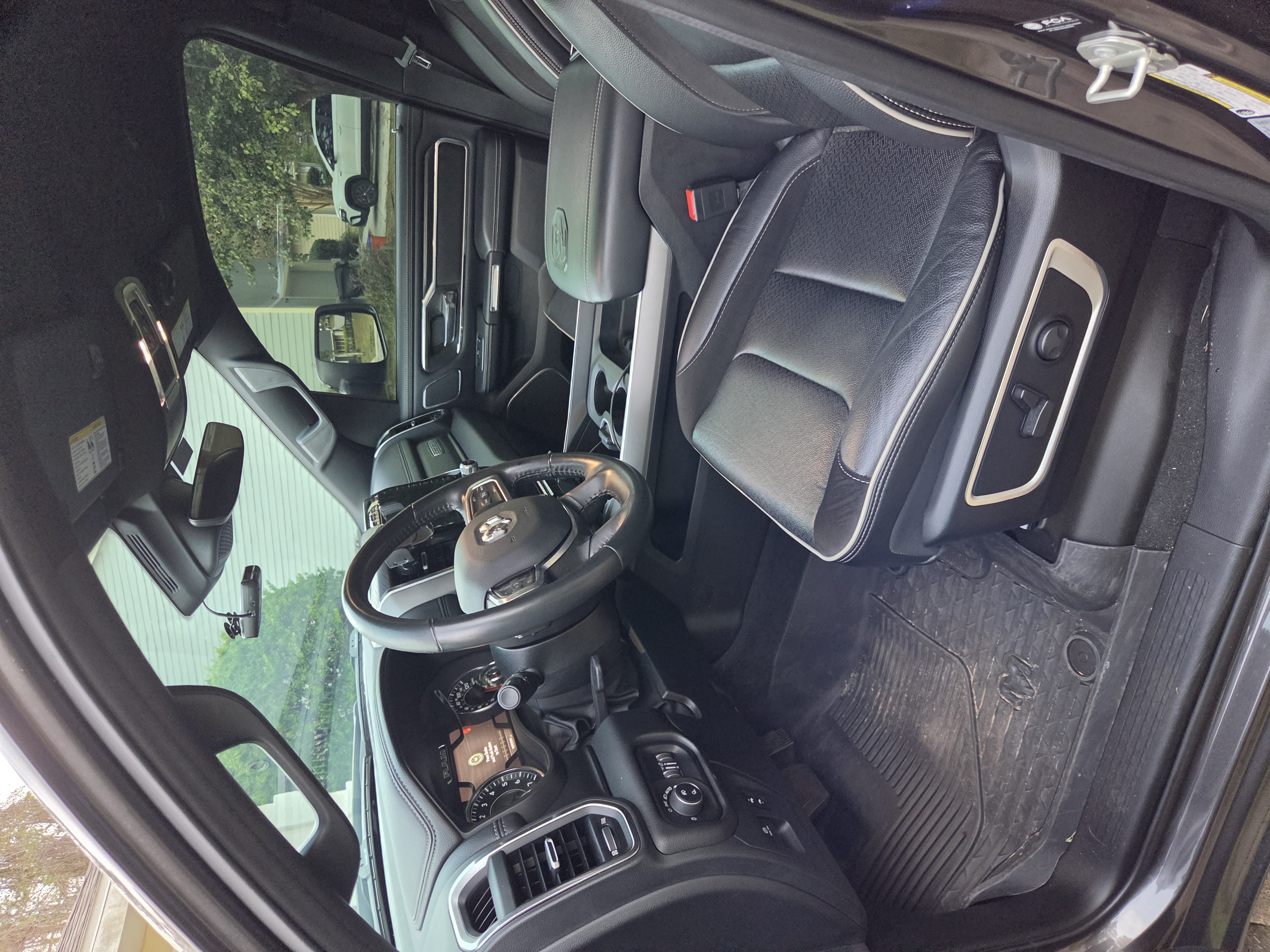 Used 2023 RAM 1500 Laramie AWD/4WD image 17