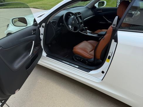 Used 2011 Lexus IS 250C w/ Luxury Pkg RWD image 22