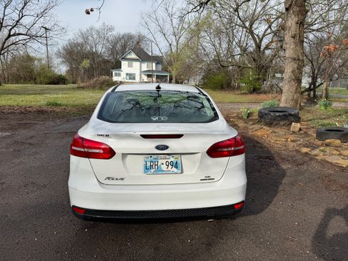 Used 2015 Ford Focus SE image 9
