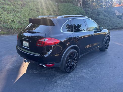 Used 2013 Porsche Cayenne S image 9