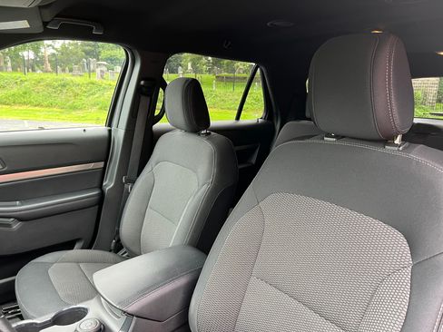 Used 2018 Ford Explorer XLT w/ Equipment Group 201A AWD/4WD image 20