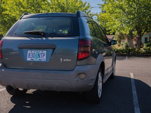 Used 2006 Pontiac Vibe AWD w/ Preferred Package image 8