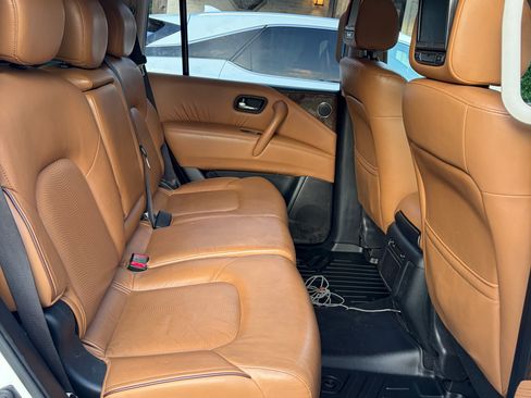 Used 2016 INFINITI QX80 4WD w/ All Season Package image 9