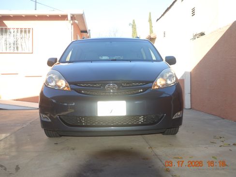 Used 2009 Toyota Sienna XLE Limited image 17