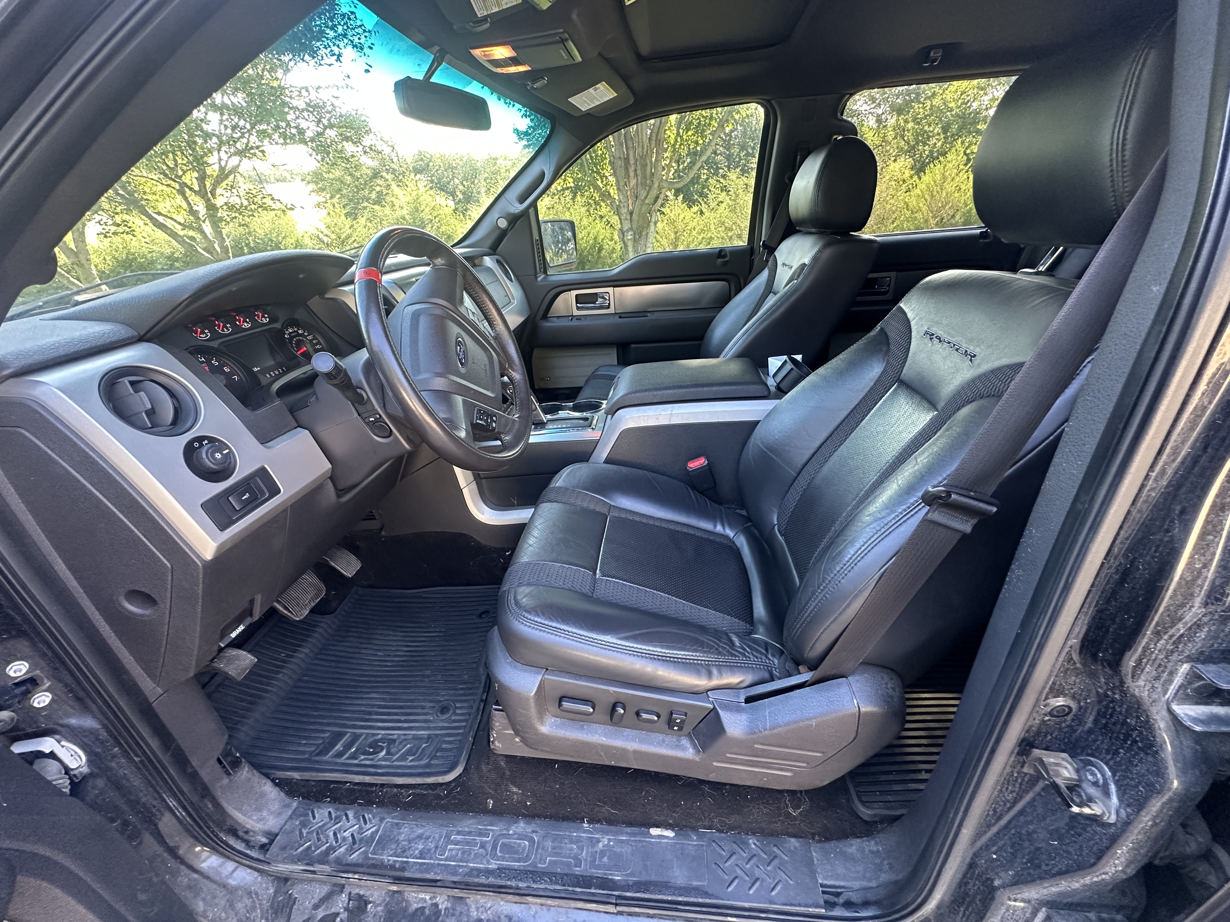 Used 2014 Ford F150 Raptor w/ Equipment Group 801A Luxury AWD/4WD image 17