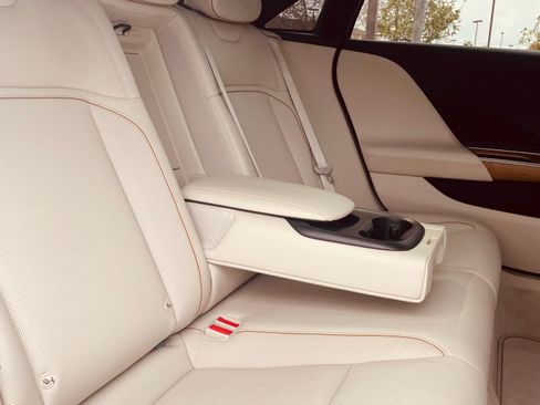 Used 2023 Lucid Air Touring image 9