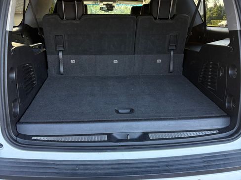 Used 2019 Chevrolet Suburban LT image 14