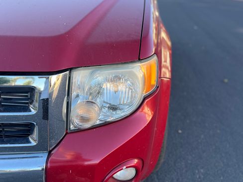 Used 2009 Ford Escape Limited AWD/4WD image 4