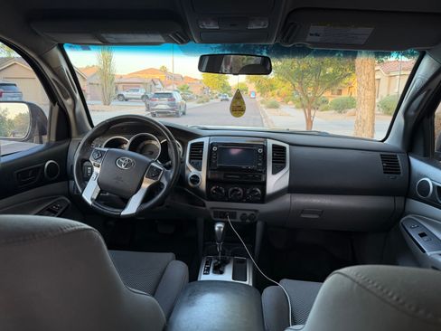 Used 2015 Toyota Tacoma 4x4 Double Cab w/ TRD Off-Road Package image 4