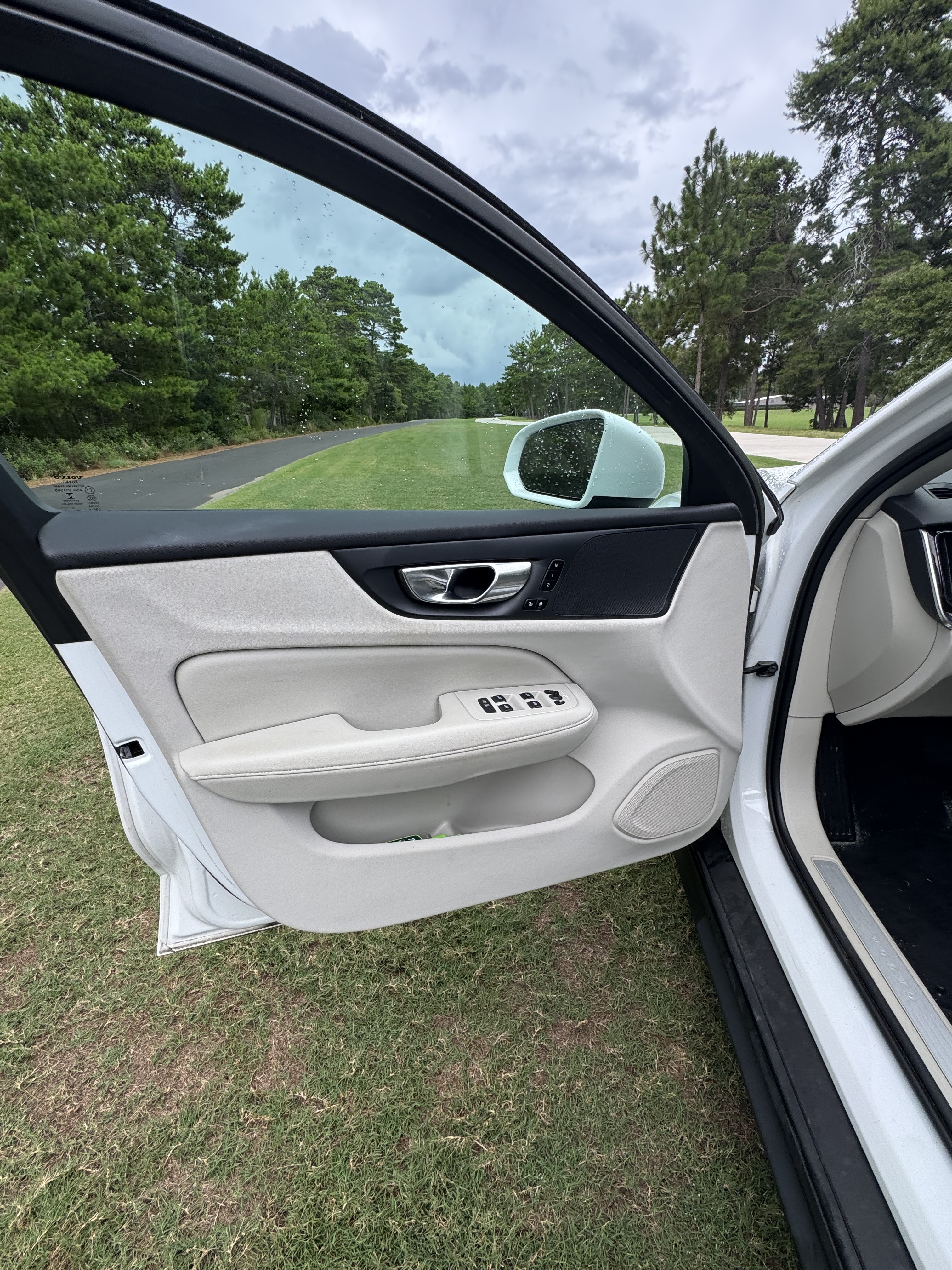 Used 2023 Volvo V60 B5 Cross Country Plus w/ Climate Package AWD/4WD image 19