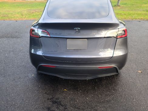 Used 2023 Tesla Model Y Long Range image 9