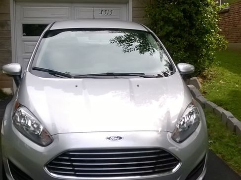 Used 2015 Ford Fiesta SE image 1
