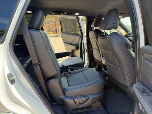 Used 2025 Lexus TX 500h AWD w/ Technology Package image 11