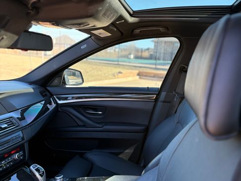 Used 2011 BMW 550i Sedan image 5