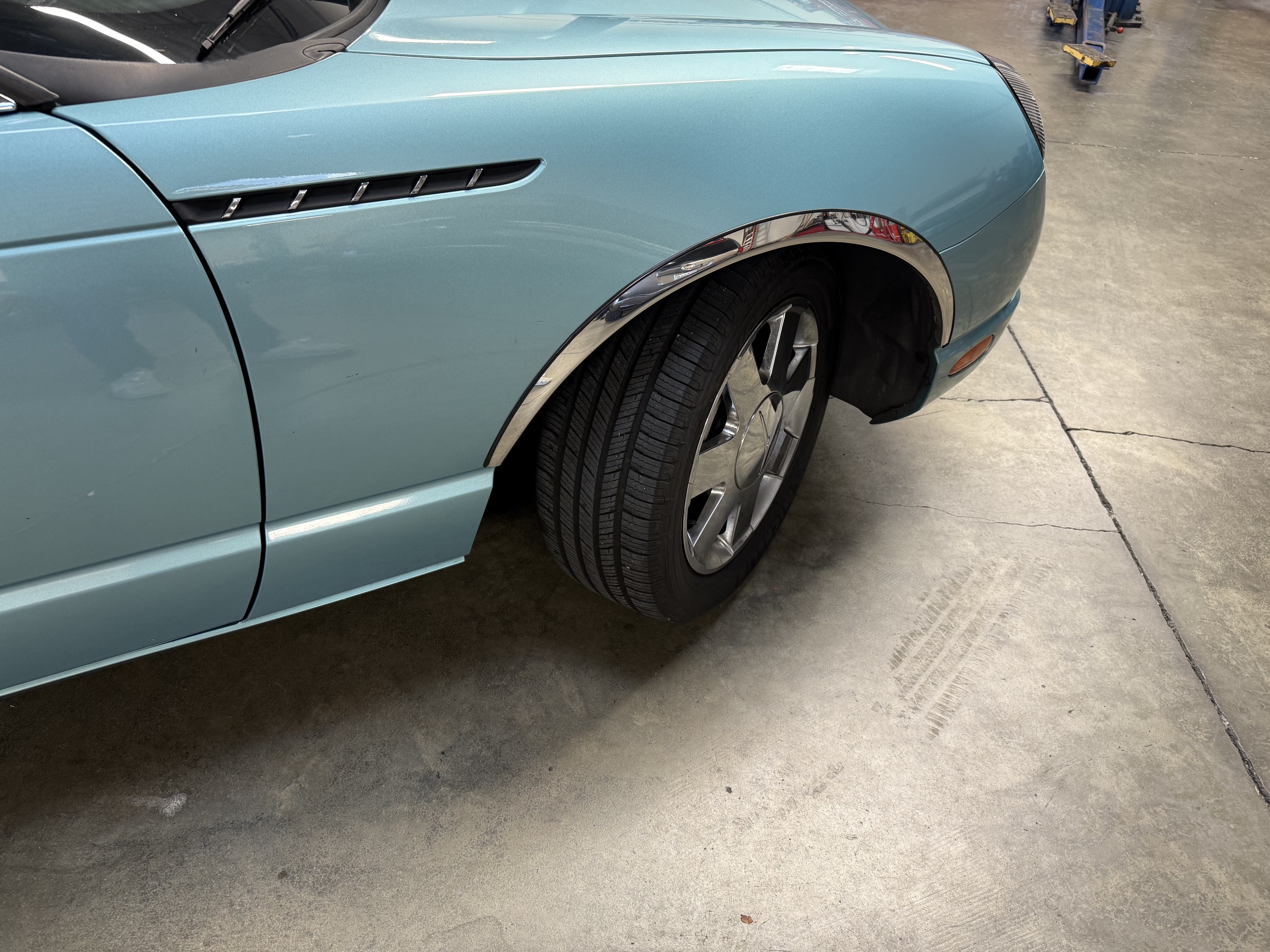 Used 2002 Ford Thunderbird RWD image 8