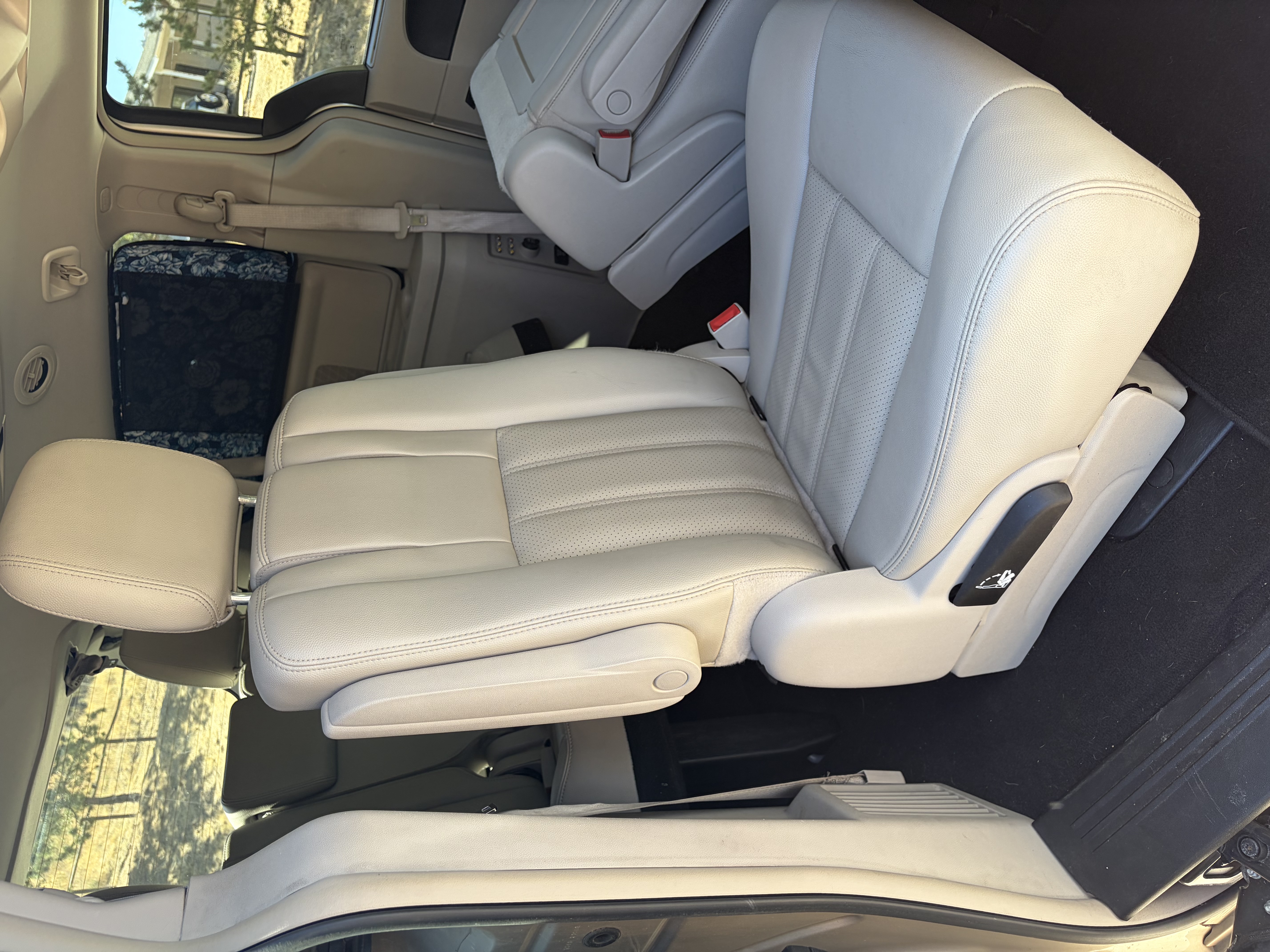 Used 2013 Chrysler Town & Country Touring-L w/ Entertainment Group #2 FWD image 14