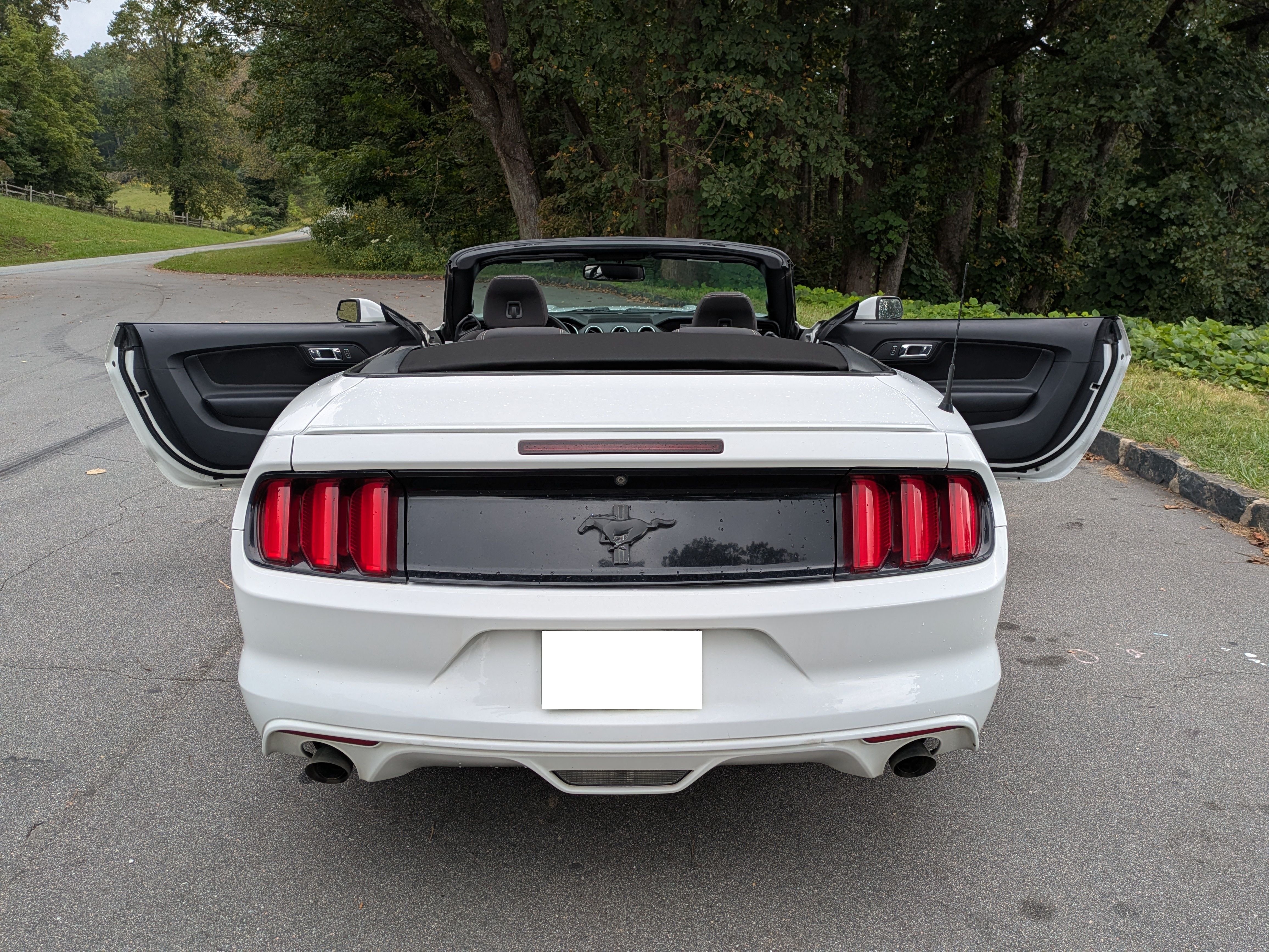 Used 2015 Ford Mustang Convertible w/ Equipment Group 051A RWD image 29