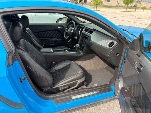 Used 2011 Ford Mustang Premium w/ 202A Rapid Spec Order Code RWD image 6