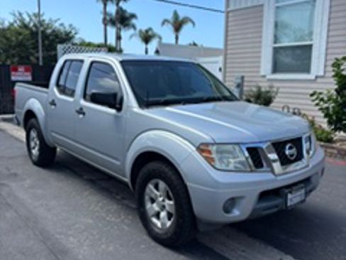 Used 2012 Nissan Frontier SV RWD image 2