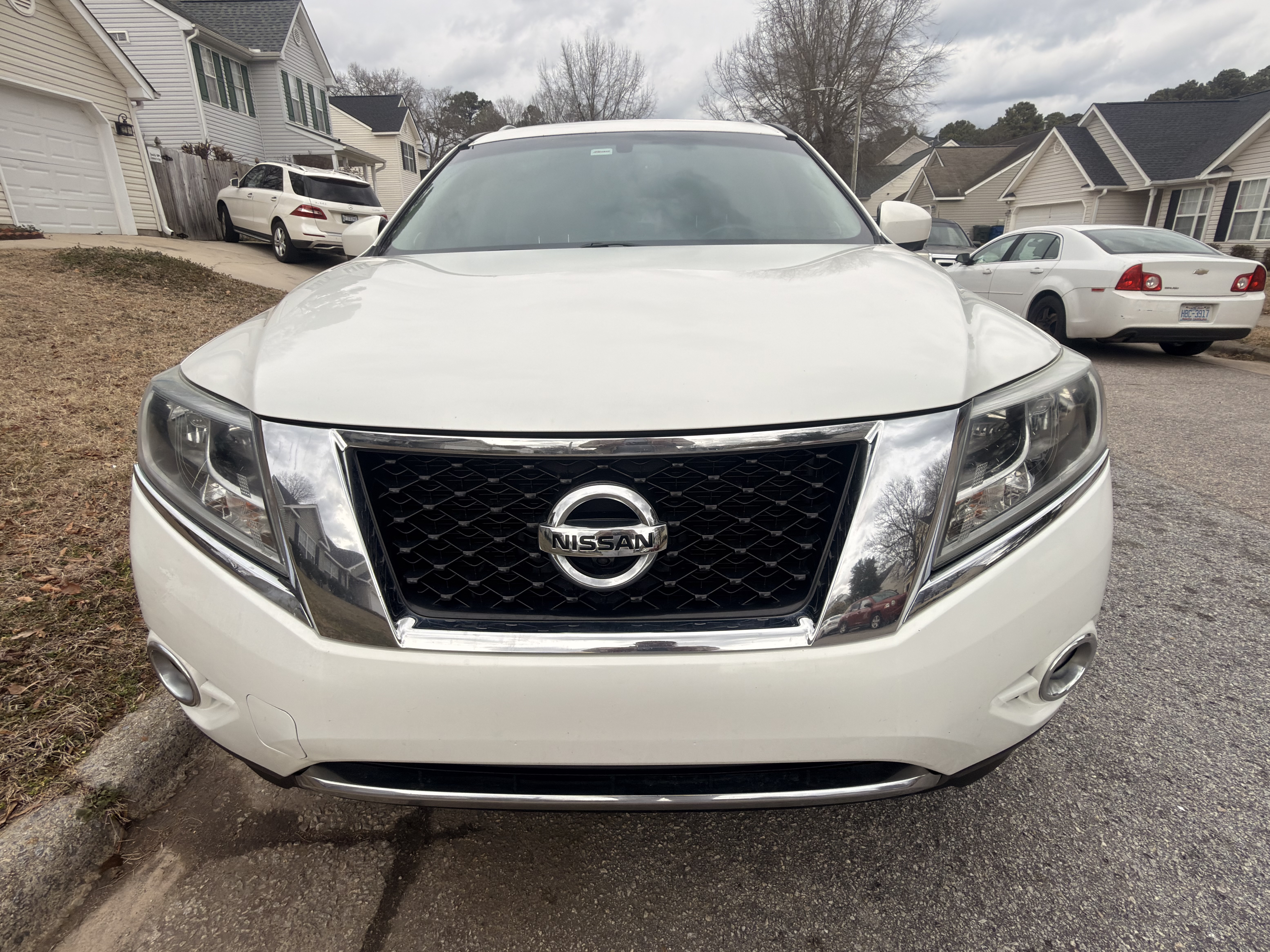 Used 2014 Nissan Pathfinder Platinum w/ Platinum Premium Package FWD image 8