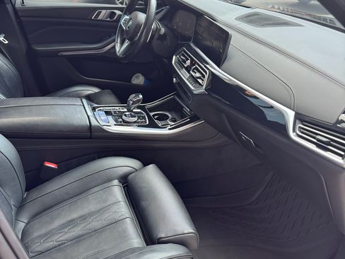 Used 2019 BMW X5 xDrive50i w/ M Sport Package image 19