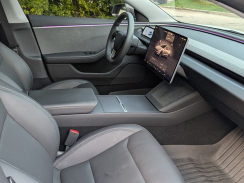 Used 2024 Tesla Model 3 Standard Range image 9