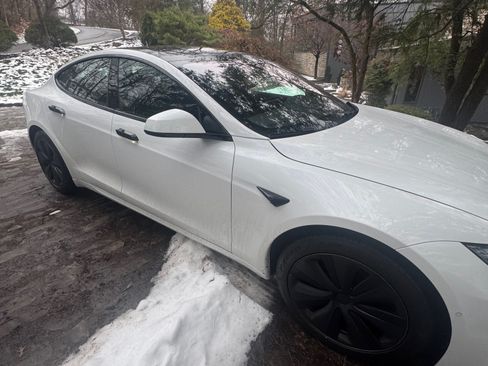 Used 2022 Tesla Model S Standard Range image 1