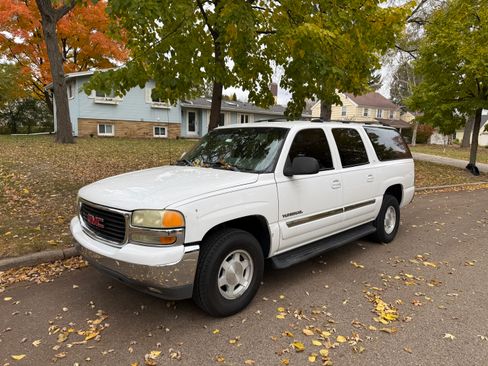 Used 2004 GMC Yukon XL SLT w/ Preferred Equipment Group image 1