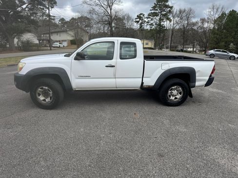 Used 2006 Toyota Tacoma PreRunner image 2