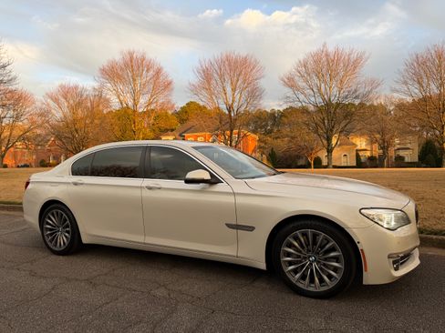 Used 2014 BMW 750Li image 8